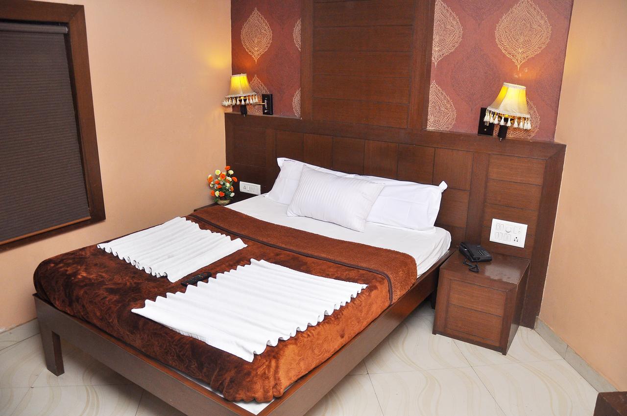 Royal Avenue Hotel Bangalore Exterior foto